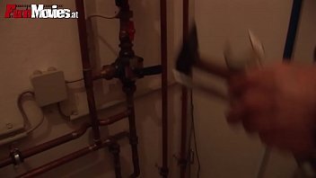Сантехник исполняет мечту зрелой женщины в жарком порно видео