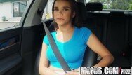 Пикаппер соблазнил девушку на обочине и трахнул в машине большие сиськи, отсос и наездница