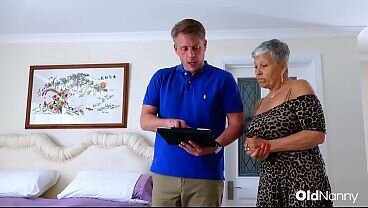 OldNanny - Зрелая бабушка соблазняет молодого риелтора в спальне
