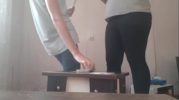 Проигравшая в карты делает кунилингус - Lesbian Illusion Girls