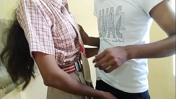 Индийский студент из деревни Дези трахает свою школьную подругу 18