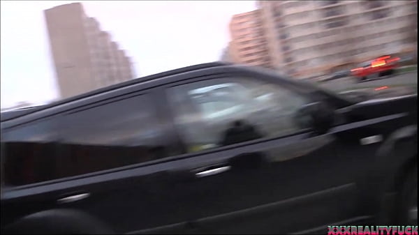 Опытная милфа присоединилась к паре для тройничка в любительском видео