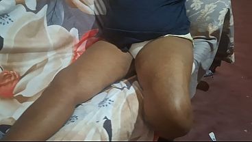 Жена азиатского MILF: домашнее видео с пышной грудью